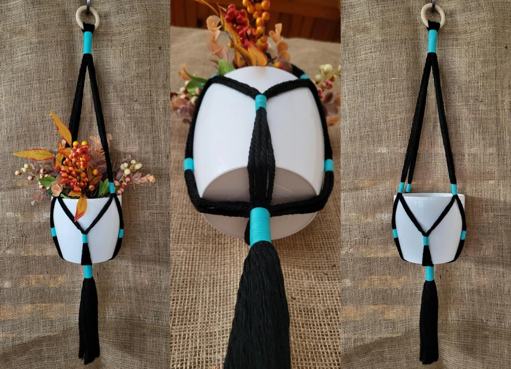 Macramé závěs na květiny – černá + modrá (ruční výroba)