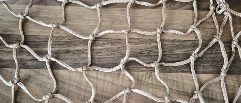 Síť 3 mm - 1,5 x 2,1 m, oka 5x5 cm, béžová