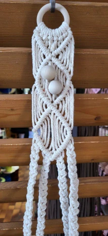 Macramé závěs na květiny – přírodní bavlna + korálky (ruční výroba)