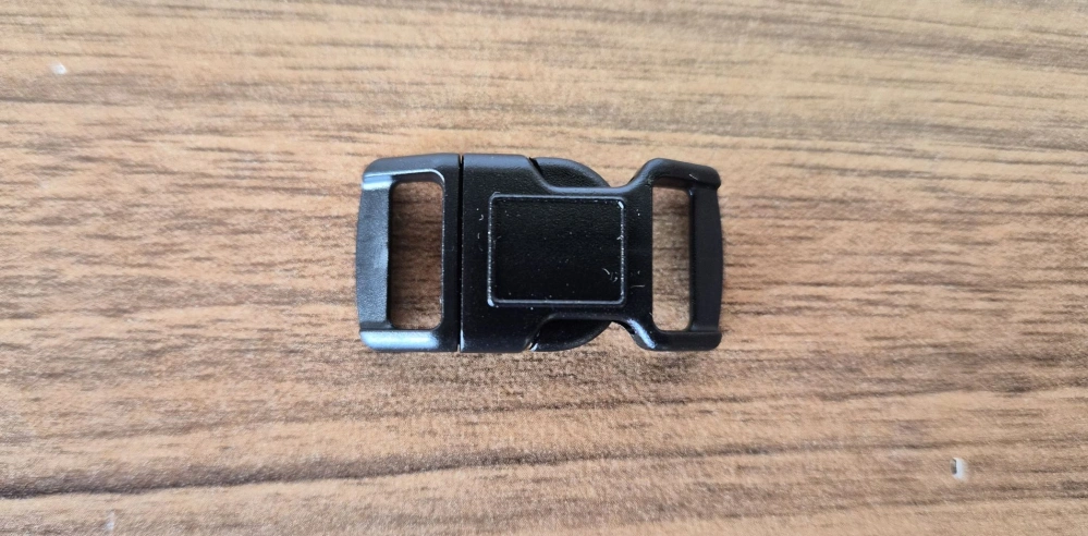 Plastový trojzubec 10 mm – prohnutá spona, černá