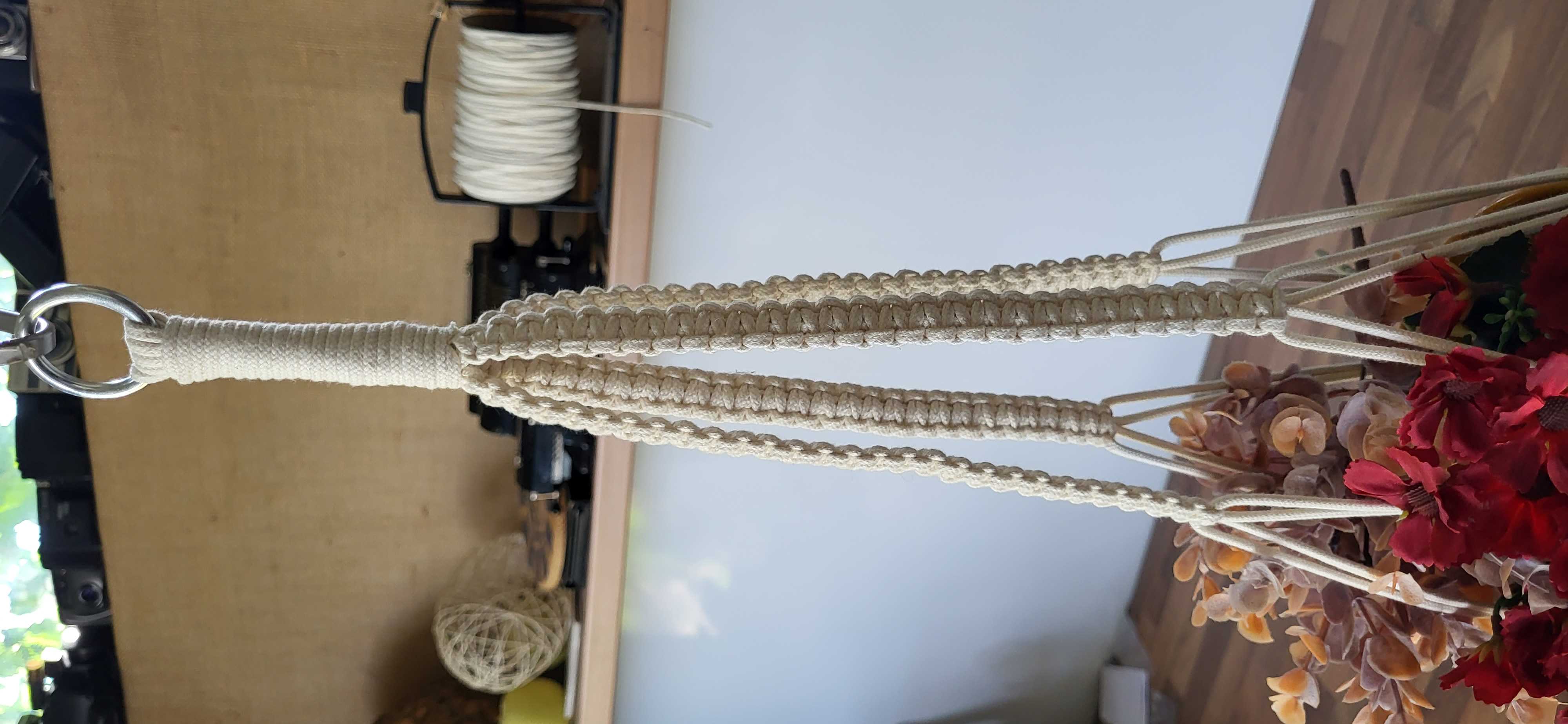 Macramé závěs na květiny – přírodní bavlna (ruční výroba)