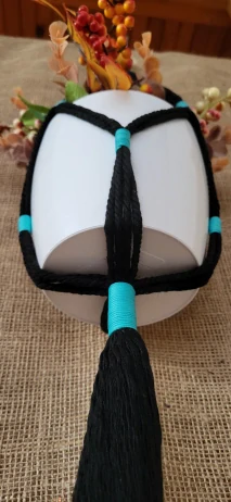 Macramé závěs na květiny – černá + modrá (ruční výroba)