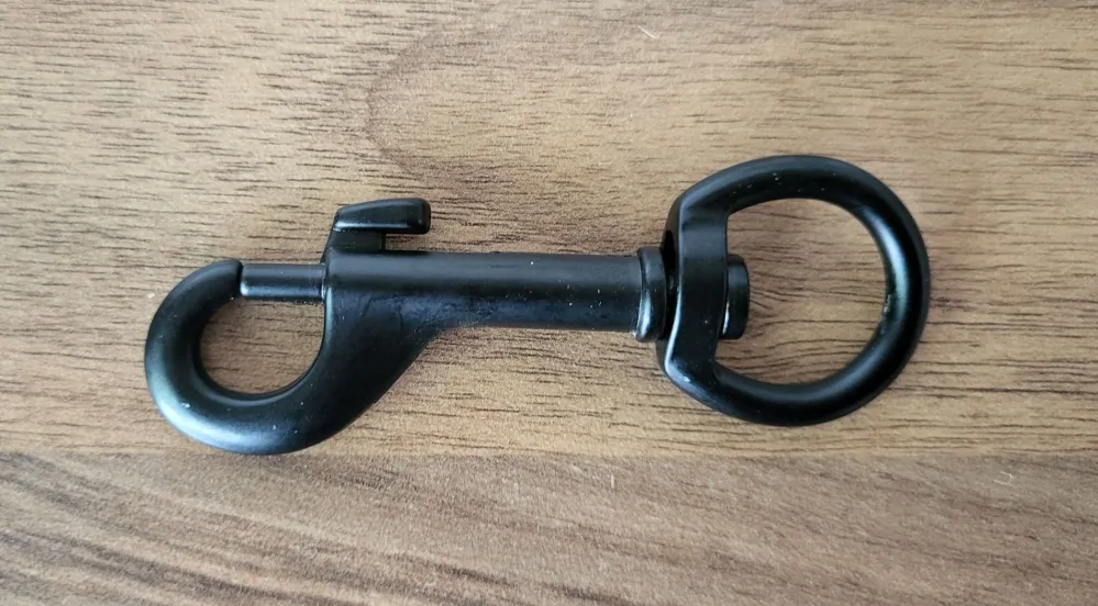 Karabina ČERNÝ LAK (kulaté lano) - 3 velikosti